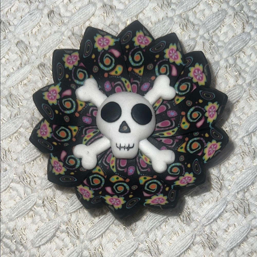 NWOT Skull and Crossbones Floral Fimo Incense Burner - Picture 2 of 4